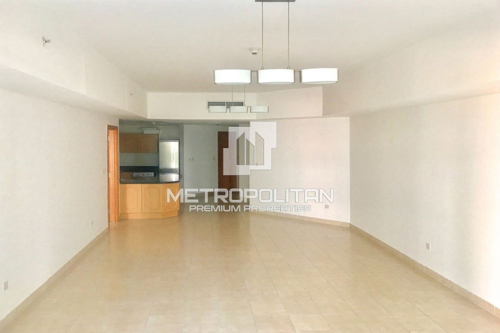 Ready to Move in | Prime Location | Huge 1 BR - 95000Dh - Ref: 9350 photo 3
