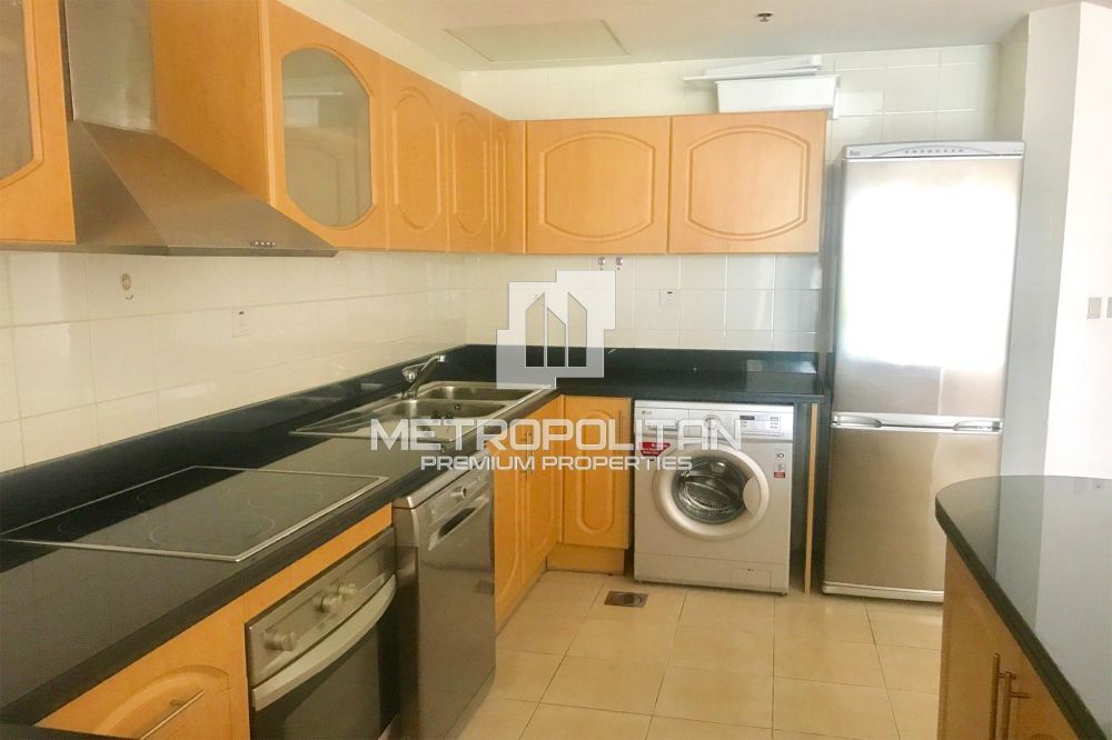 Ready to Move in | Prime Location | Huge 1 BR - 95000Dh - Ref: 9350 photo 7