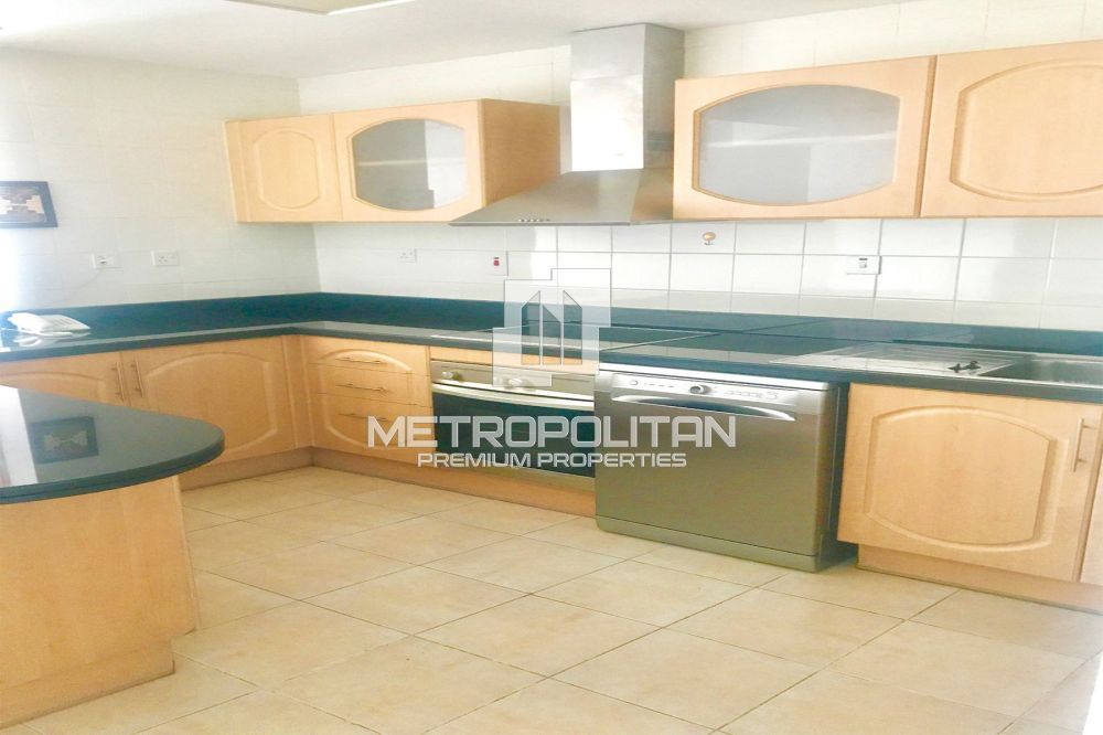 Ready to Move in | Prime Location | Huge 1 BR - 95000Dh - Ref: 9350 photo 8