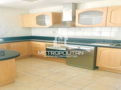 Ready to Move in | Prime Location | Huge 1 BR - 95000Dh - Ref: 9350 photo 8