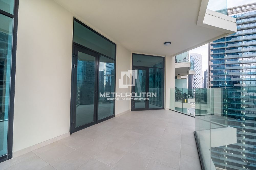 High Floor | Canal View | Spacious with Balcony - 165000Dh - Ref: 11587 photo 12