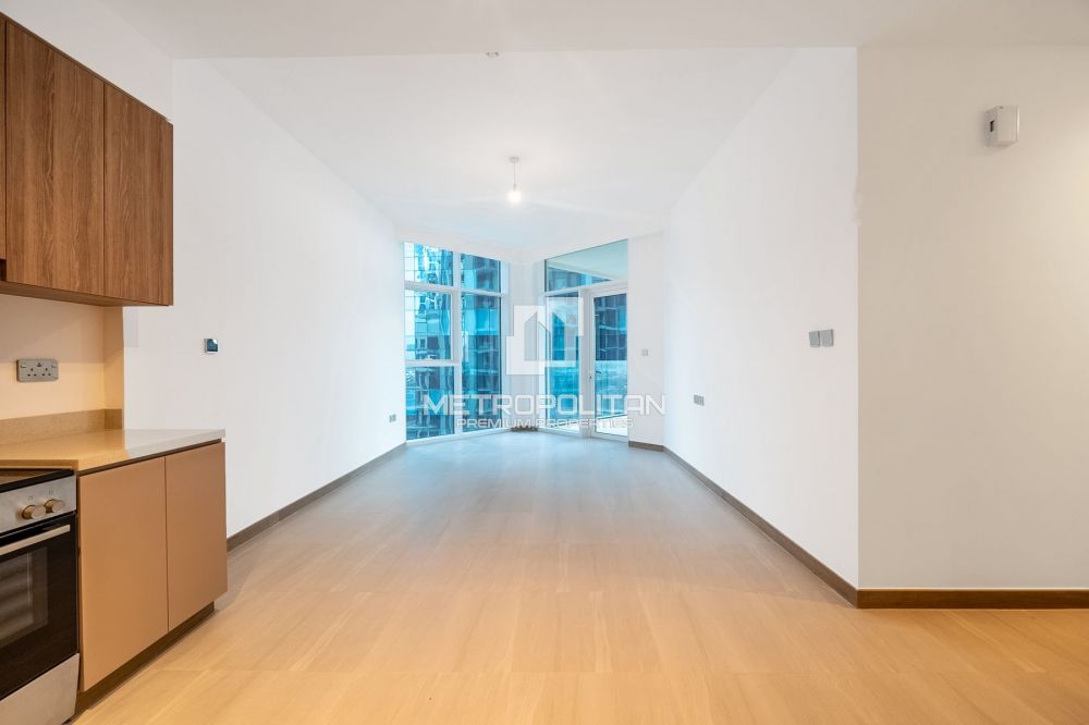 High Floor | Canal View | Spacious with Balcony - 165000Dh - Ref: 11587 photo 6