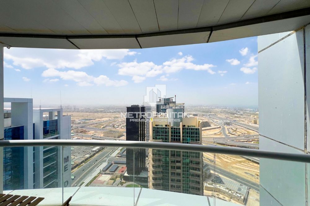 Move in Ready | Furnished | Prime Location - 85000Dh - Ref: 11938 photo 1