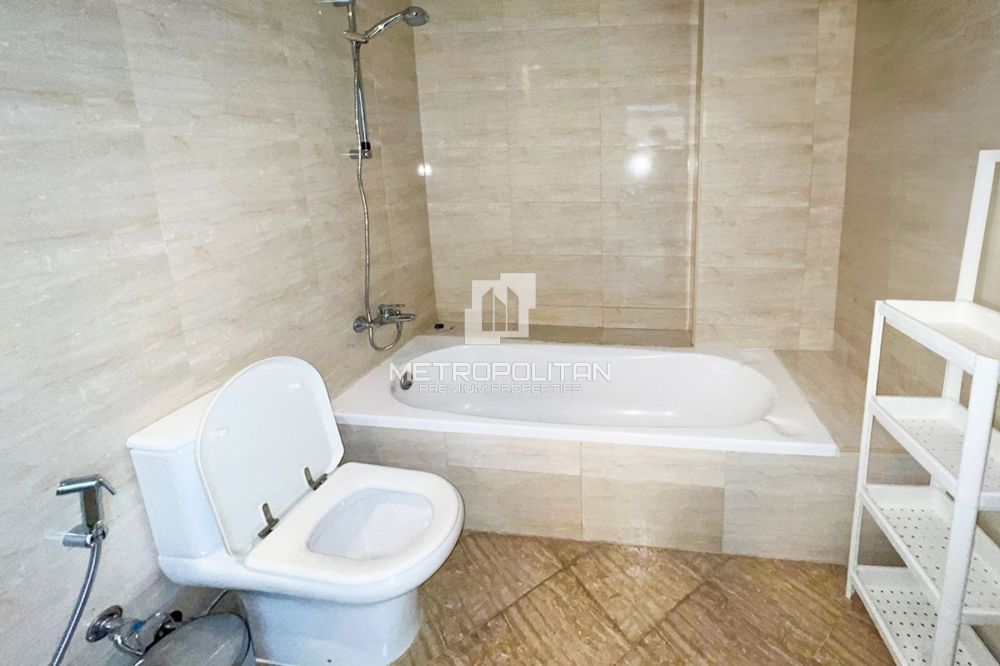 Move in Ready | Furnished | Prime Location - 85000Dh - Ref: 11938 photo 10