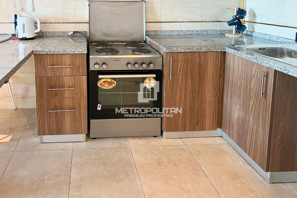 Move in Ready | Furnished | Prime Location - 85000Dh - Ref: 11938 photo 9