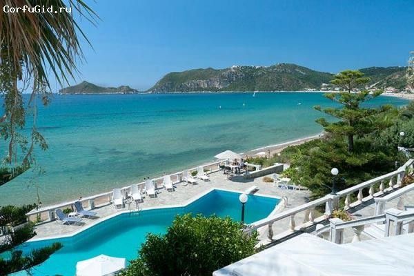 Rent a villa  with a swimming pool on the 1st line of the sea - Ref: 681 photo 2
