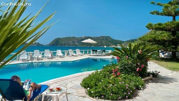 Rent a villa  with a swimming pool on the 1st line of the sea - Ref: 681 photo 3
