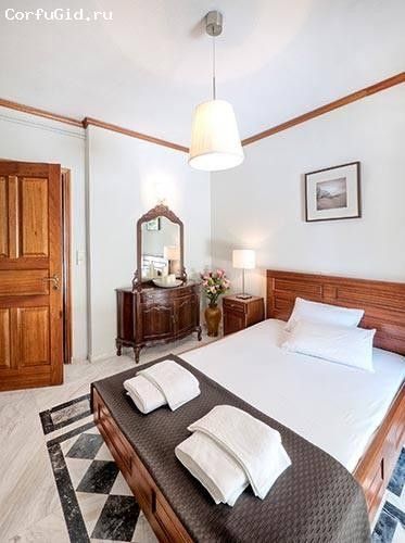 Rent a villa  with a swimming pool on the 1st line of the sea - Ref: 681 photo 8