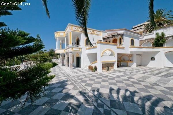 Rent a villa  with a swimming pool on the 1st line of the sea - Ref: 681 photo 13