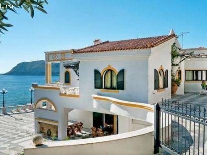 Rent a villa  with a swimming pool on the 1st line of the sea - Ref: 681 photo 15