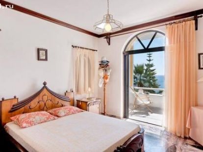 Rent a villa  with a swimming pool on the 1st line of the sea - Ref: 681 photo 11